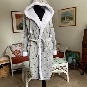 Fleece Robe. Gray Polka dot with Berber Fleece Hood and PomPoms